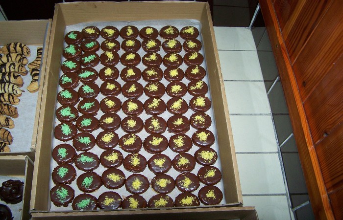 kokosové dortíčky s malinovou marmeládou 2009.jpg