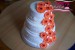 dort svatební třípatrový - oranžové gerbery a bílá kvítka